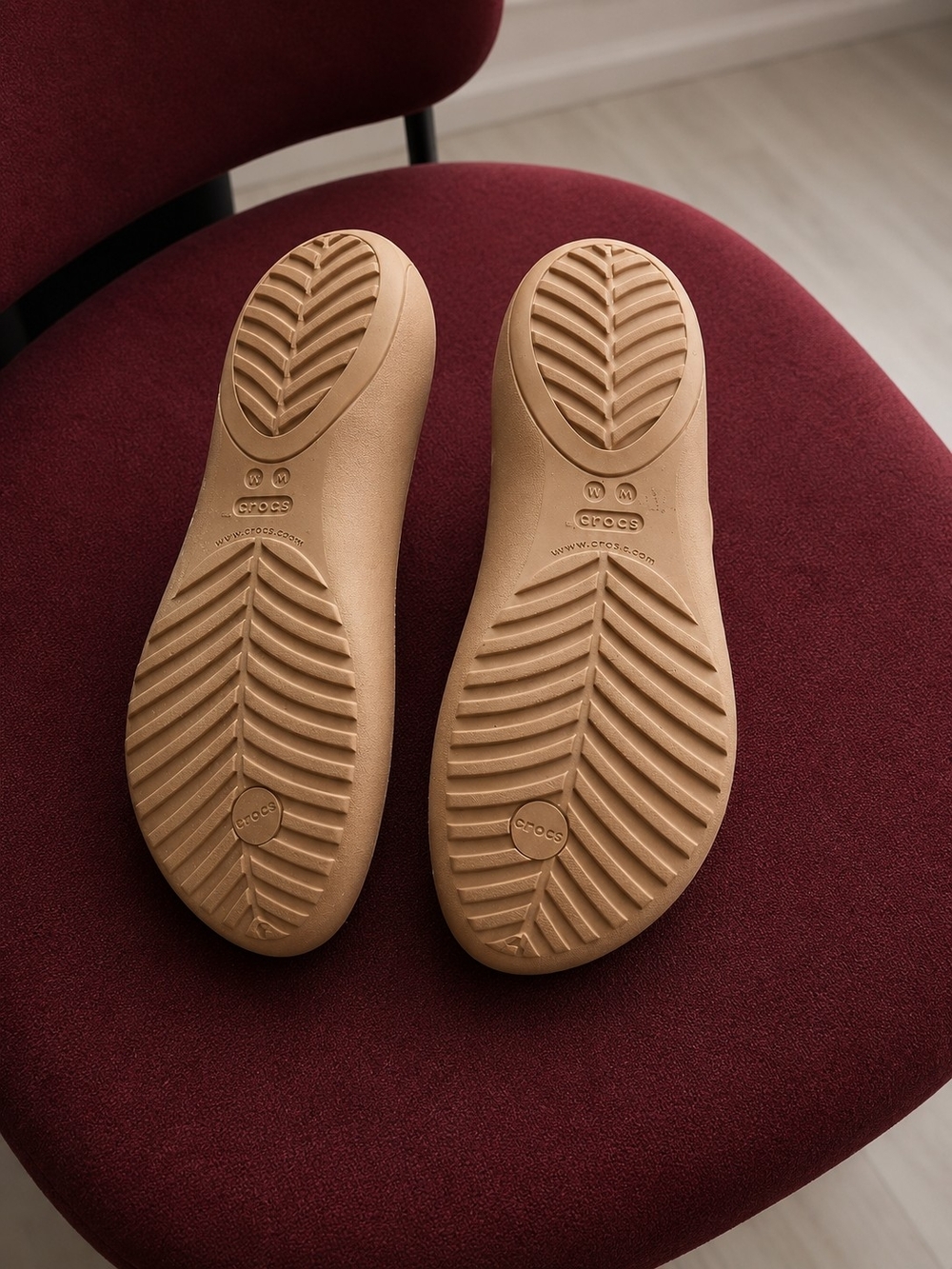 CROCS COMFORT Women’s Tan Slingback Thong Sandals SIZE 10 - Picture 3 of 3